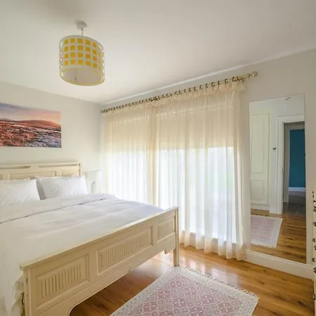 Prázdninový dům Idyllic, 5 Star Family With Panoramic Views, On The Wild Atlantic Way *