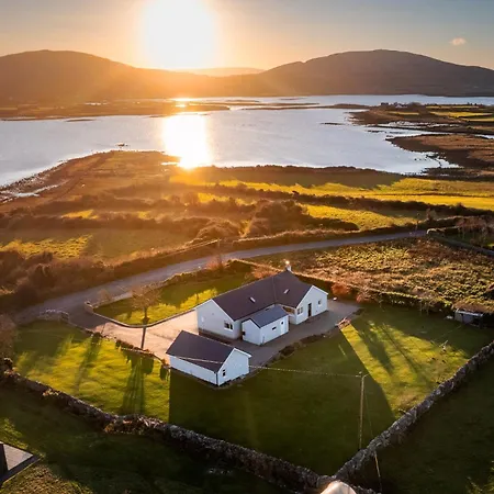 펜션 Idyllic, 5 Star Family With Panoramic Views, On The Wild Atlantic Way 킨바라